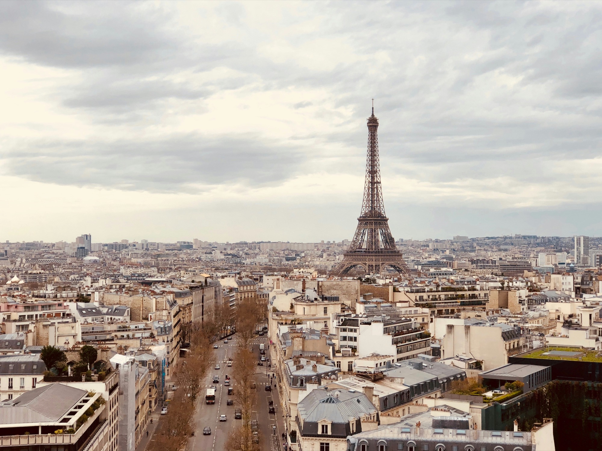 Paris, la Tour Eiffel et les toits vus d'en haut